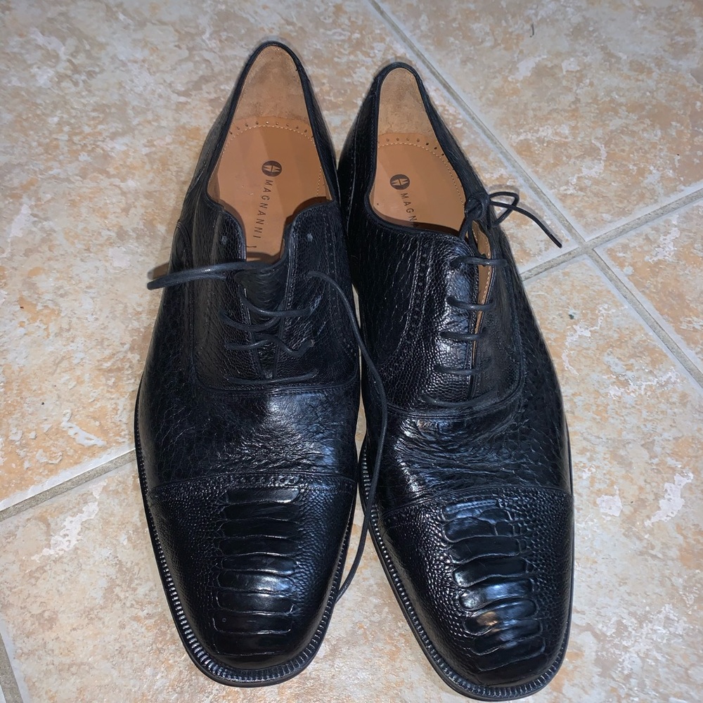 Magnanni black genuine ostrich size 13 dress shoes